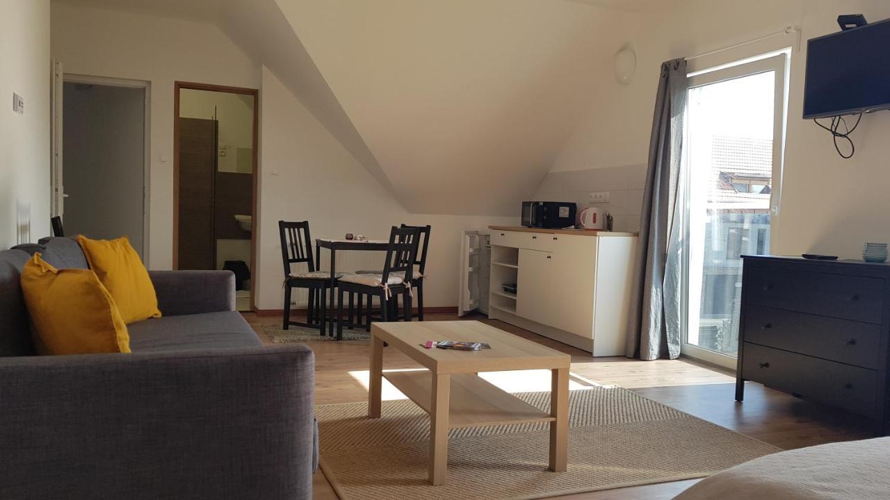 Vegvar Delux Apartman 久洛 外观 照片